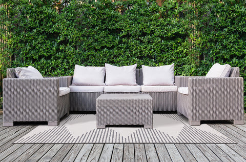  Bristol Reversible Indoor / Outdoor Rug - Diamond in outdoor setting on patio