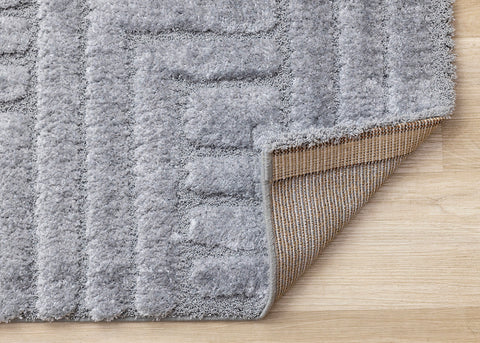 Luxe Rug - Blue Maze corner flipped to show underside