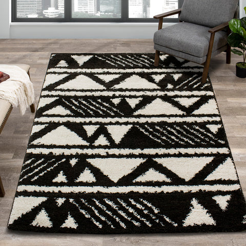 Maroq Shag Rug - Black Peaks in living room setting