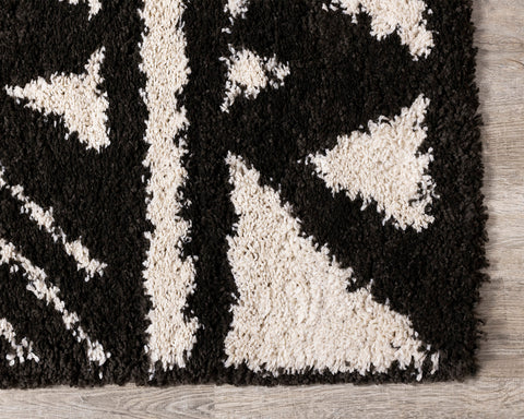 Maroq Shag Rug - Black Peaks corner