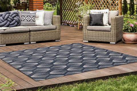 Vista Indoor / Outdoor Rug - Shells in outdoor setting